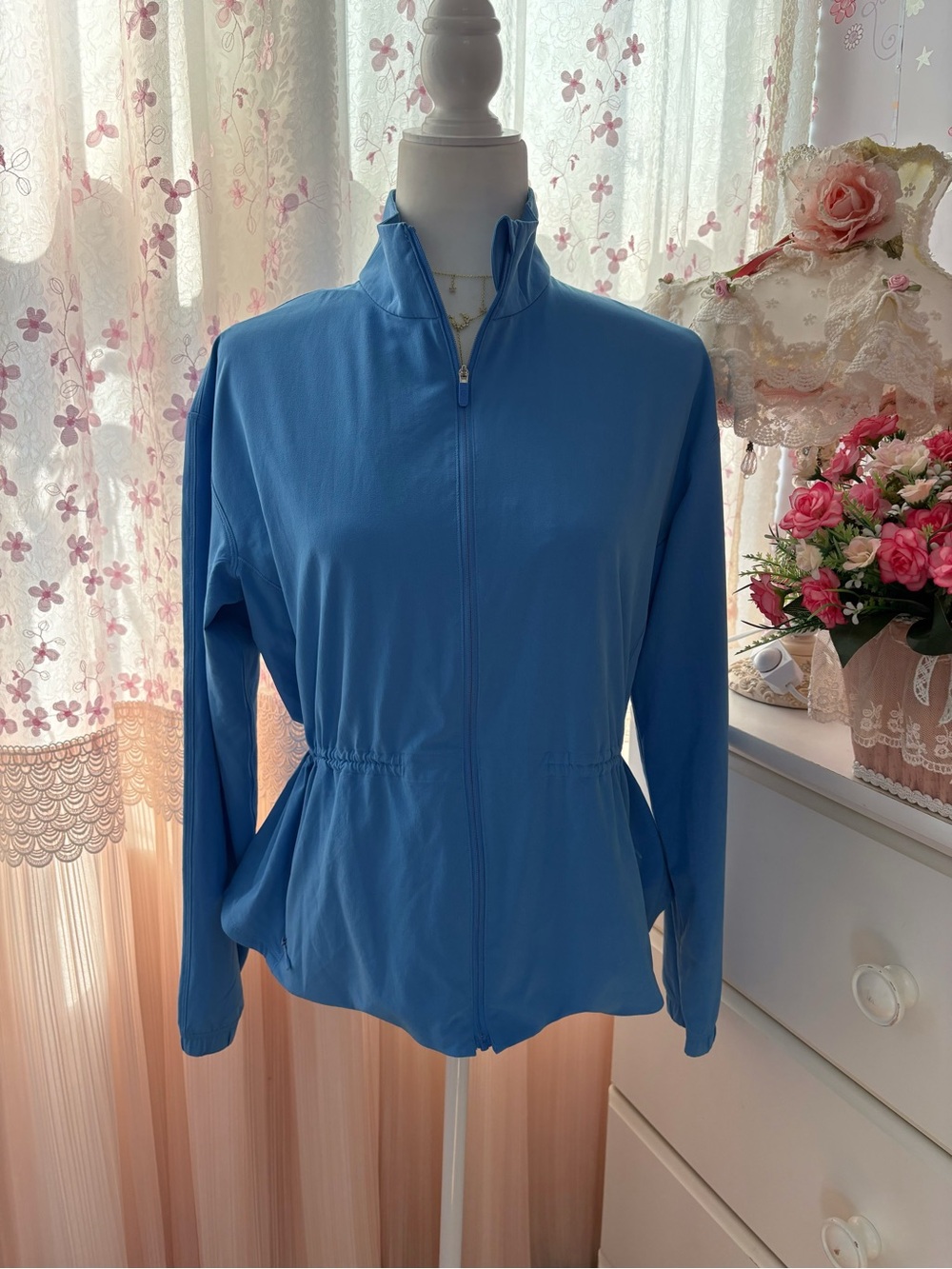 Lululemon UV-Protective Cinch-Waist Running Jacket - Picture 3 of 9